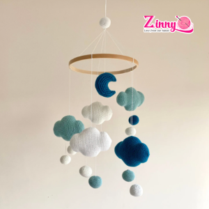 Treo nôi cho bé handmade từ len mềm mại, thiết kế hình thú đáng yêu, giúp kích thích thị giác và trang trí không gian ngủ của bé.