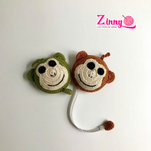 Thước dây hình koala được móc hoàn toàn bằng tay với từng đường kim tỉ mỉ và chắc chắn.
